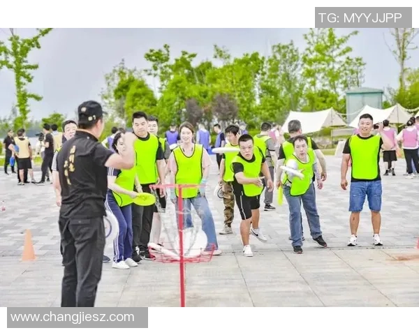 飞盘热潮席卷成都成都飞盘队如何引领力量变革与团队精神提升